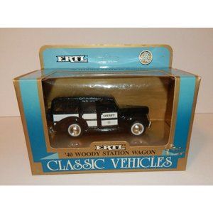 ERTL Classic Vehicles 1940 Ford Sheriff Woody Station Wagon 1/43 #2517